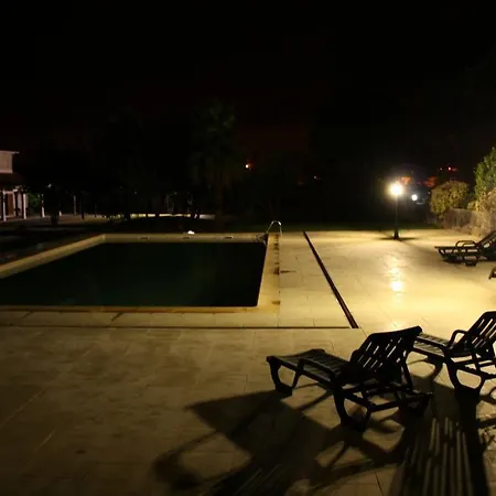 Oliveira Houses Kır Evi